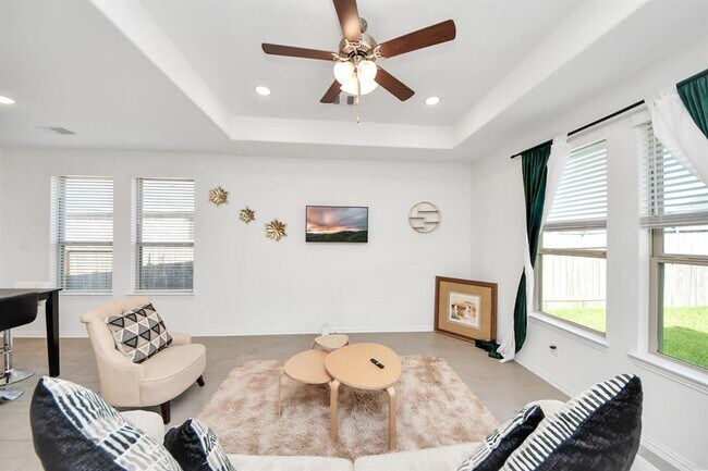 Building Photo - 8034 Royal Palm Dr
