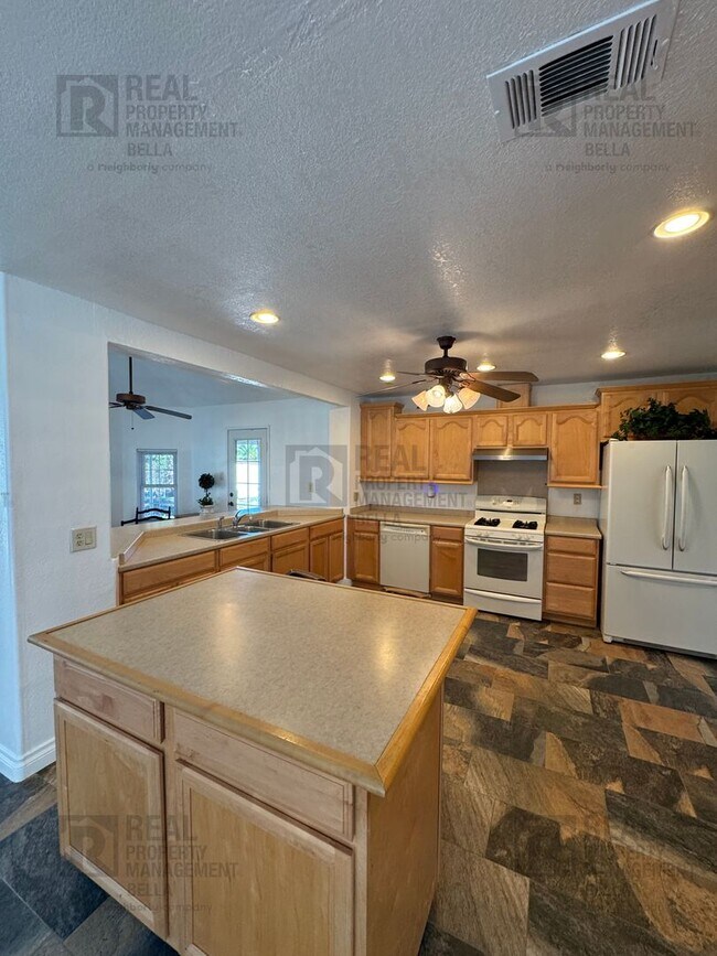 Building Photo - Peaceful Nuevo Living with Gated Driveway, Spacious Layout and Outdoor Living