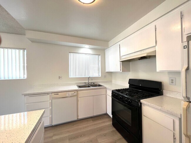 Building Photo - West Stevens-413