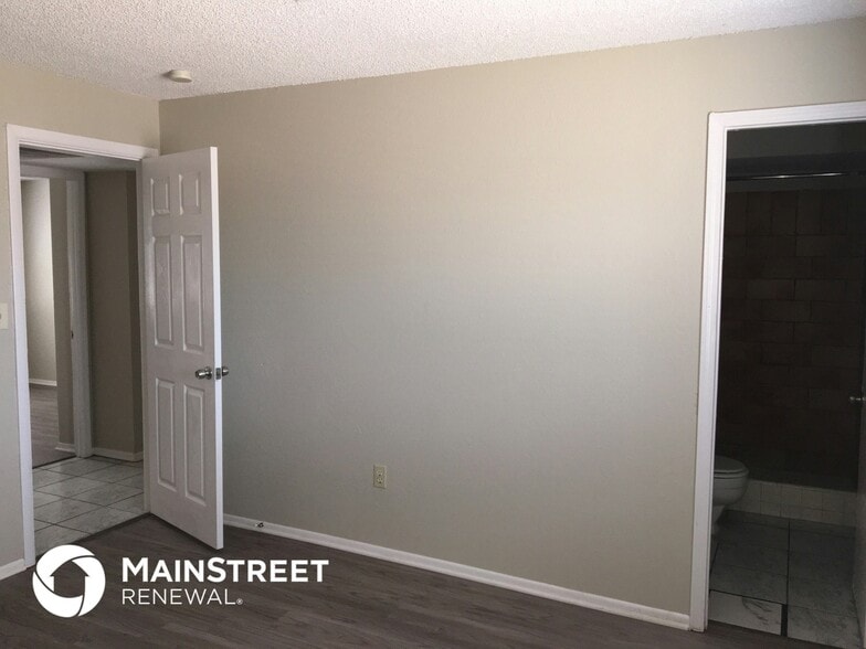 Building Photo - 1819 N 47th Dr