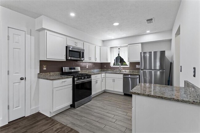 Building Photo - 140 Grayland Creek Dr