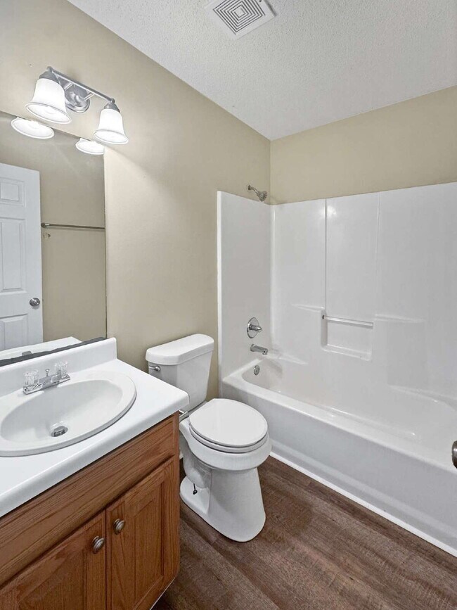 Building Photo - Three Bedroom Ranch in North Hall