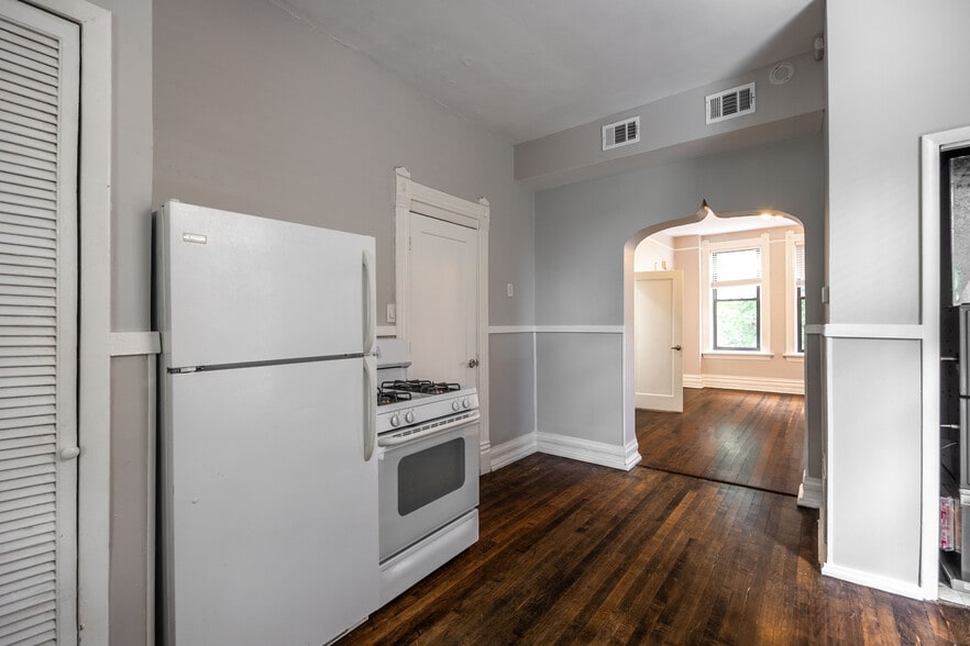 Building Photo - 2031 W Moffat St