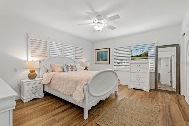 Building Photo - 10124 Yacht Club Dr