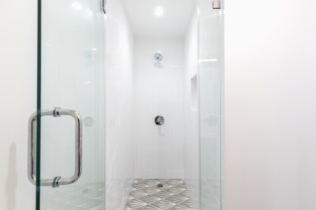 Building Photo - Experience Modern Living: Newly Renovated ...