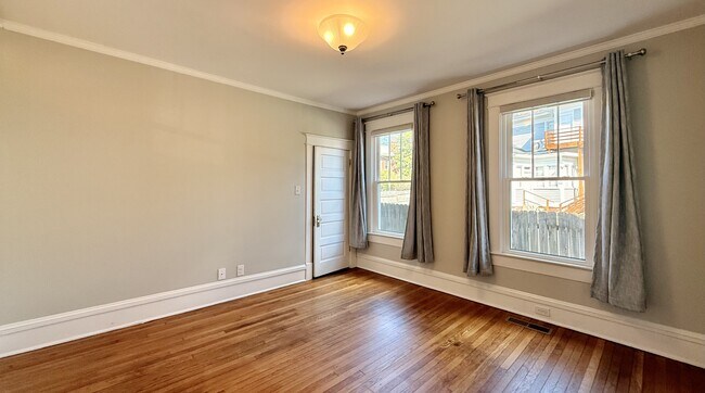 Building Photo - 107 W Geer St