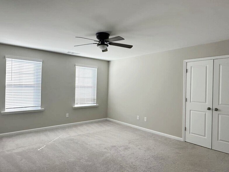 Building Photo - 4372 Grosbeak Dr