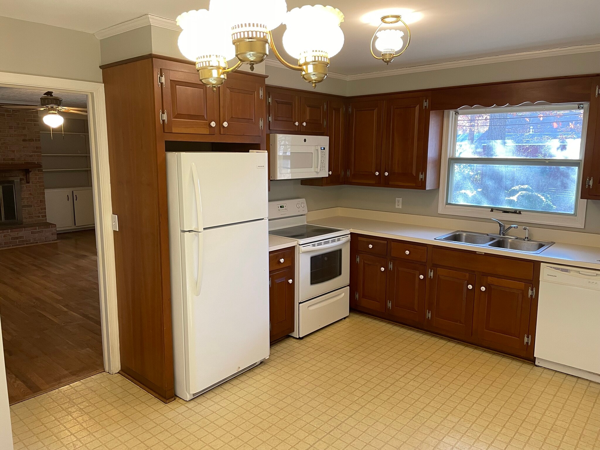 Kitchen w/ family room through doorway - 202 Norwood Dr
