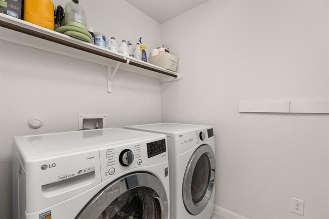 Building Photo - 6702 Routenburn St