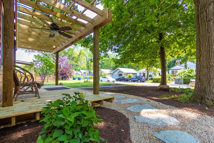 Building Photo - 5106 Rosslyn Ave