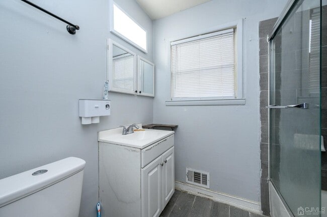 Building Photo - 186 Central Ave