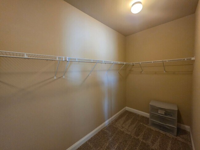 Building Photo - 4 Bedroom/3 Bathroom Plus, Plus, and Plus ...
