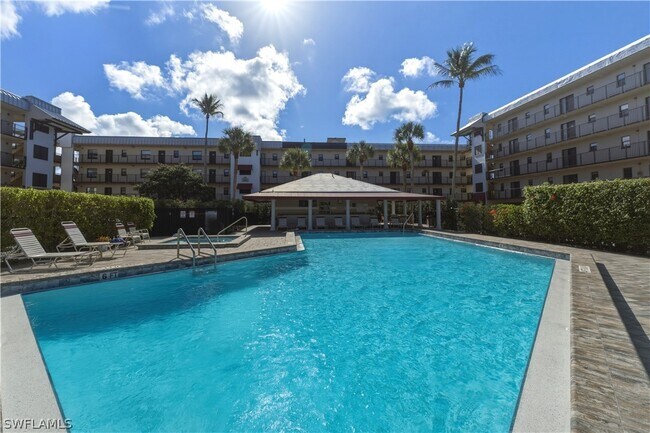 Building Photo - 801 River Point Dr