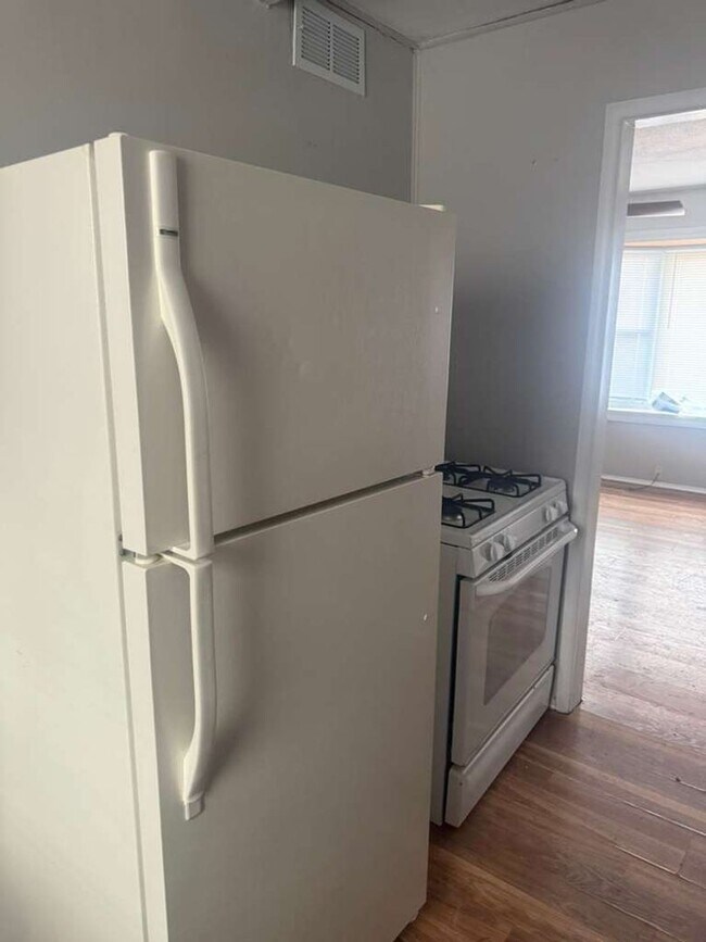 Building Photo - 2022 Rhode Island Ct.