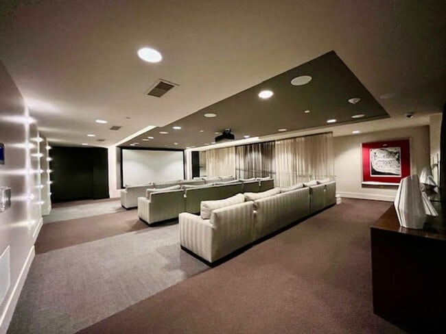 Building Photo - City living at its best! 2 BR/2 BA @ the M...