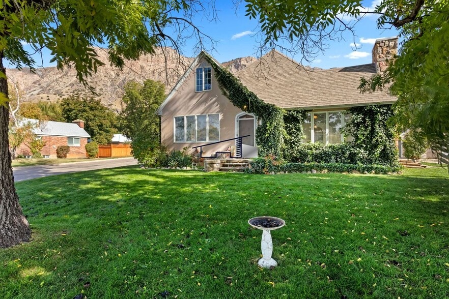 Primary Photo - 352 Harrison Blvd