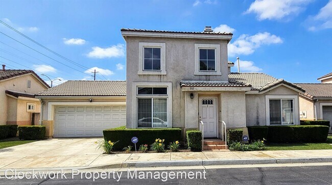 Primary Photo - 3 br, 2 bath House - 305 Oakview Dr