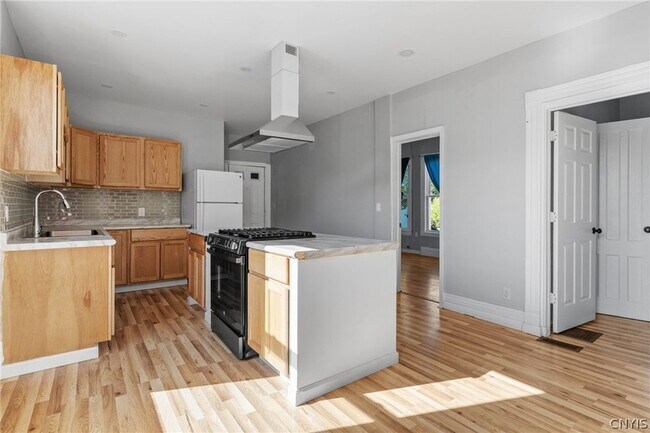 Building Photo - 319 Merriman Ave