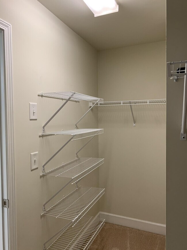 Building Photo - 2562 Sibley Dr