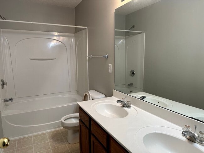 Building Photo - 5091 Ballantine Dr