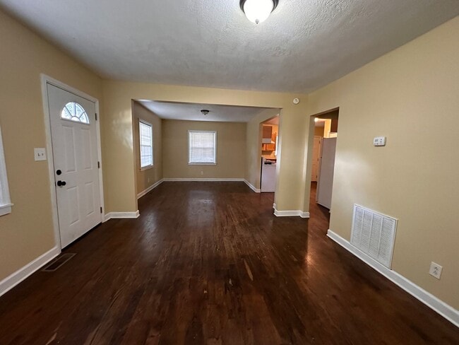 Building Photo - 610 Martin St