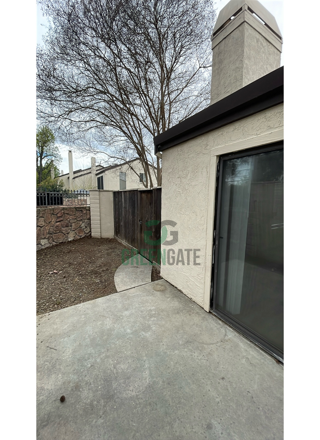 Building Photo - Gate Community 2 Bedroom Condo Availabilit...