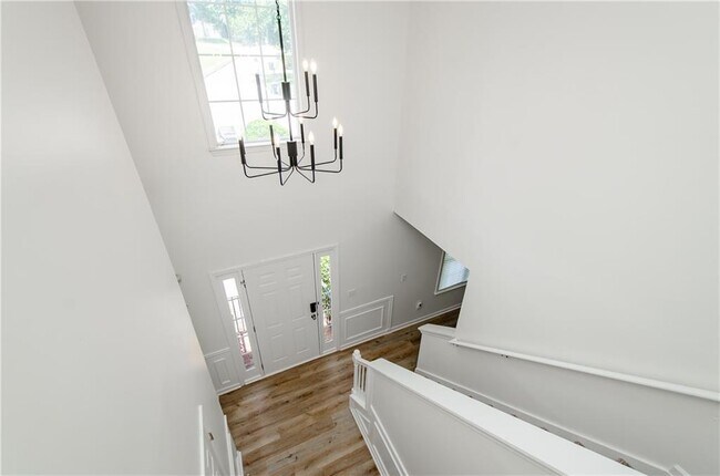 Building Photo - 3390 Northcliff Dr