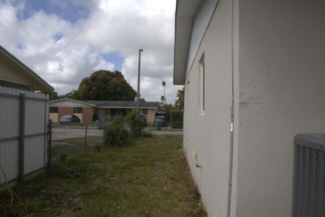 Building Photo - 19827 SW 118th Pl