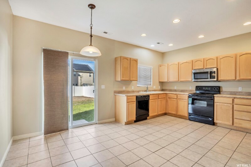 Building Photo - 273 Interlochen Ln