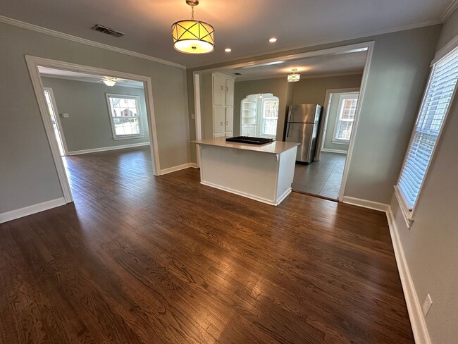 Building Photo - 514 E Charnwood St