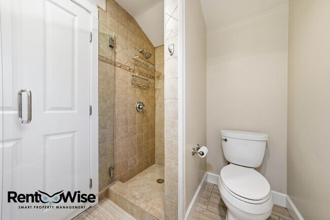 Building Photo - Chestnut Garden Patio Apartments