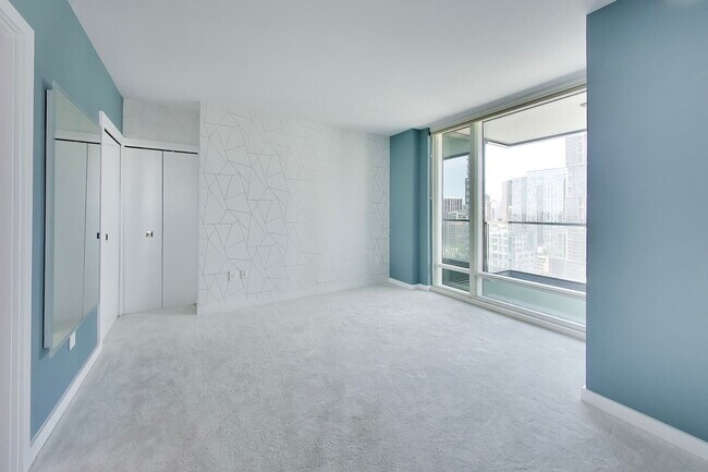 Building Photo - 425 1st St