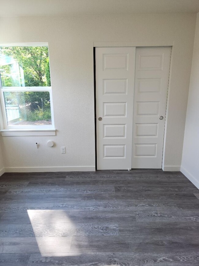 Building Photo - 3bedroom 2bath House