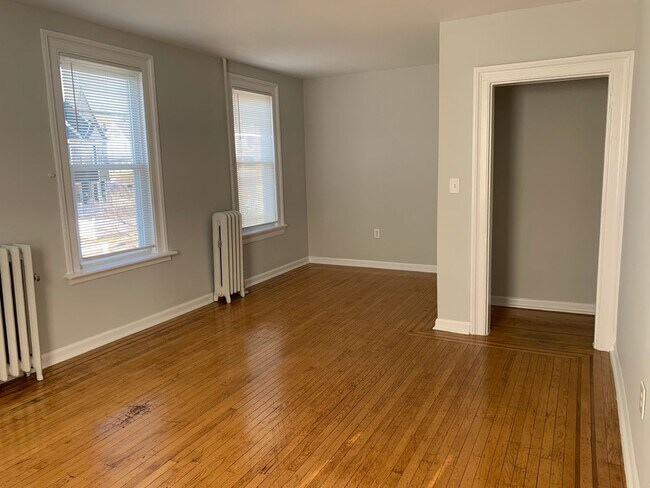 Building Photo - 142 Walnut St