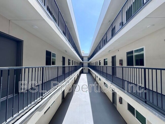 Building Photo - 10505 Hawthorne Blvd