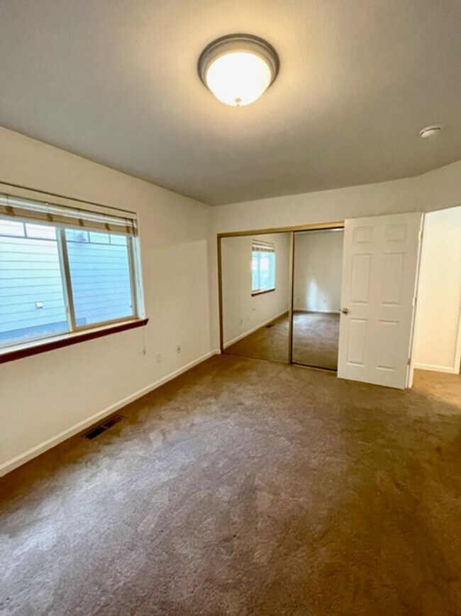 Building Photo - Fawn Run Duplex - 00000-FAWN-00