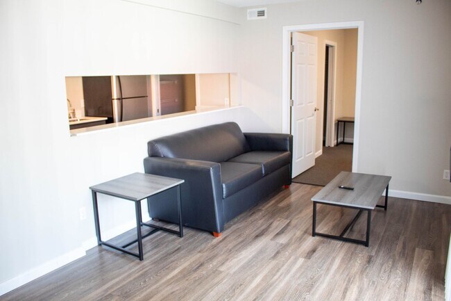 Interior Photo - 105 S Wright St