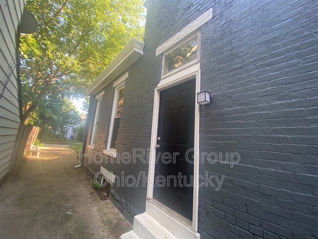 Building Photo - 329 E 16th St