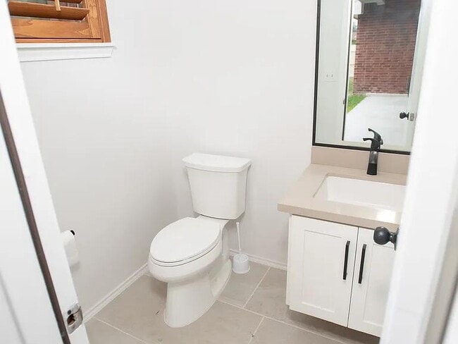 Building Photo - 1616 Sebastian Dr