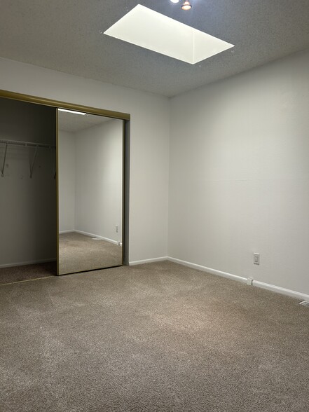 Building Photo - 5300 E Cherry Creek South Dr