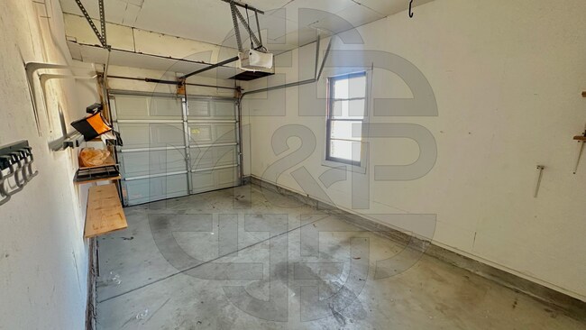 Building Photo - 1258 N Crestway St