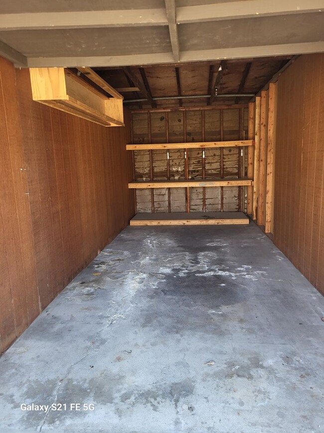 Building Photo - NEW PRICE REDUCTION: House 2bd 1ba- yard, ...