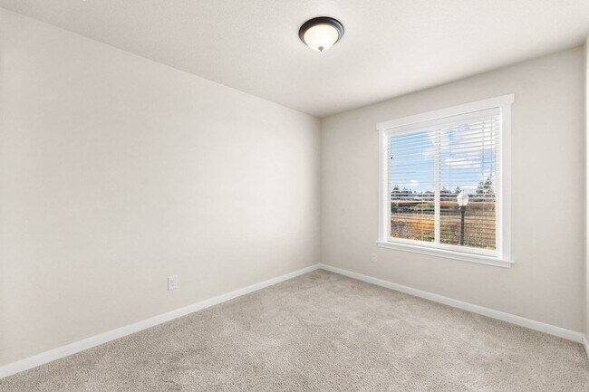 Building Photo - 2609 NE 131st Ct
