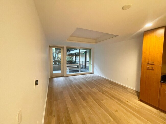 Building Photo - Dogpatch: Exceptional 1 Bed 1.5 Bath Condo @ Esprit Park with Garage Parking and Storage