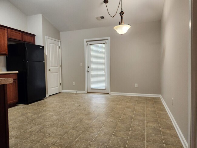 Building Photo - Charming 3 Bedroom 2 Bathroom home in Berwick!