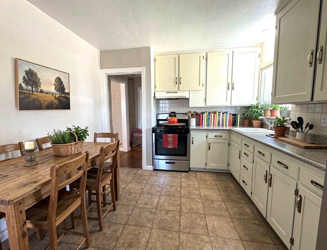 Building Photo - 3243 Bonnie Ln