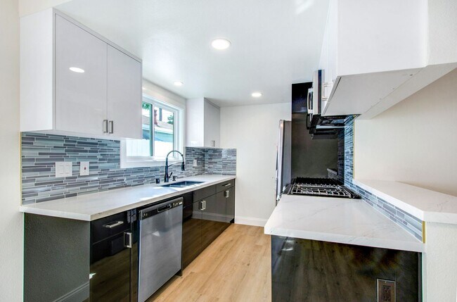 Building Photo - 117 Avenida Algodon