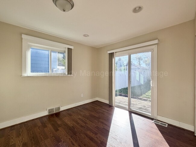 Building Photo - Solid Brick and Renovated with New Kitchen...
