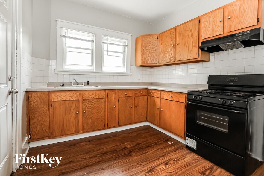 Building Photo - 814 Bowditch St