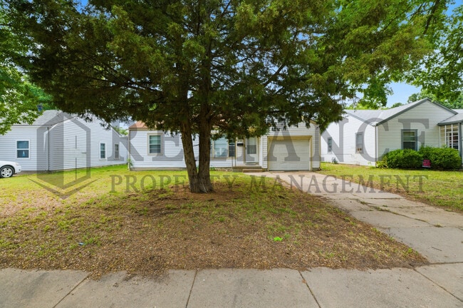 Building Photo - 2151 S Green St